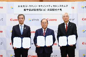 Signing Ceremony for the University of Tokyo, Canon, and Canon Medical Systems Industry-Academia Collaboration Agreement